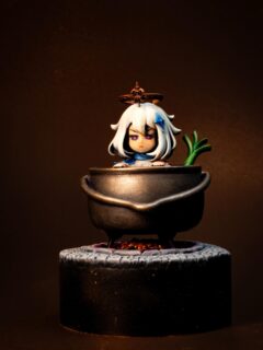 I build and painted this Paimon for my Daughter. She loves Genshin Impact and for those that don’t get the joke. Paimon is helper character who the players often turn to when needing guidance or food. The community joke became that Paimon was their emergency food supply. 

The pot, Paimon, and the leek are all 3d printed while the fire and bricks are all hand sculpted. 
#genshinimpactmeme #genshinimpact #paimon #paimonemergencyfood #miniaturepainting #miniaturesculpting #mixedmediaart